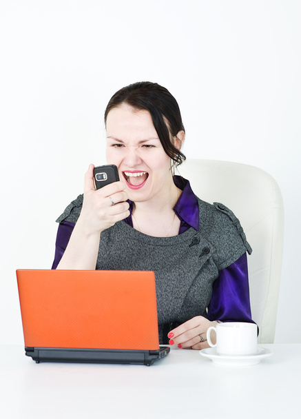 γυναίκα των επιχειρήσεων θυμωμένος ουρλιάζοντας με τηλέφωνο - Φωτογραφία, εικόνα