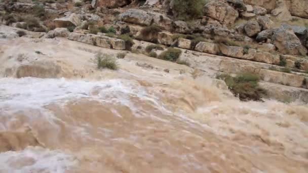 Dağ çamurlu nehir - Video, Çekim