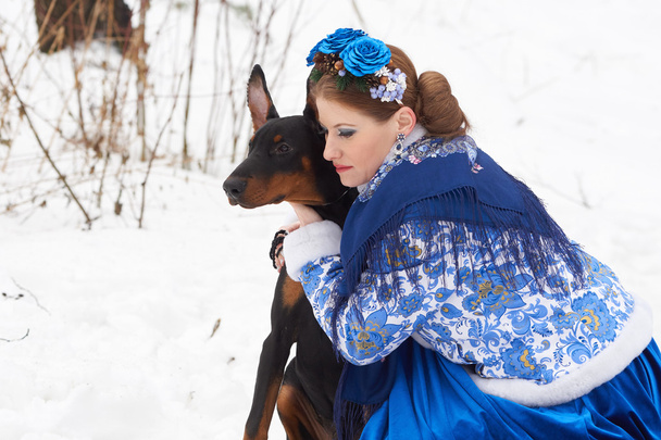 Genç Rus kadın ile köpek - Fotoğraf, Görsel