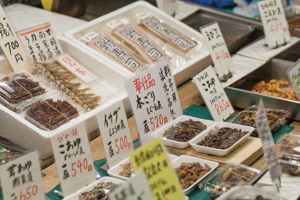 Традиційні продовольчому ринку в Кіото. Японія. - Фото, зображення