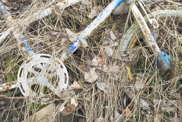 bicicleta abandonada como basura hermosa
 - Foto, imagen
