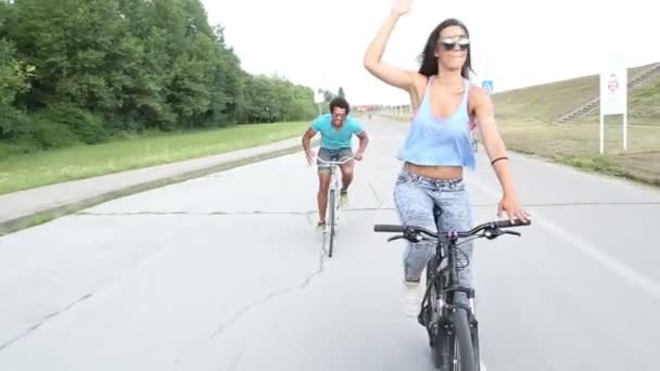 дорослі Велоспорт на відкритому повітрі
 - Кадри, відео
