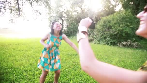 kadın selfies alarak - Video, Çekim