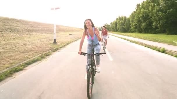 woman sending kisses while cycling - Filmagem, Vídeo