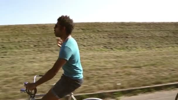 ludzie się na rowerze - Materiał filmowy, wideo