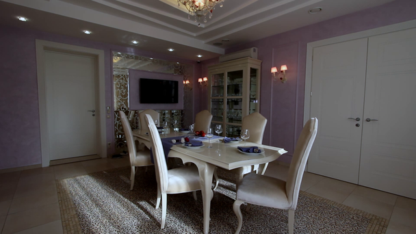 Luxe appartement moderne interieur eetkamer. - Video