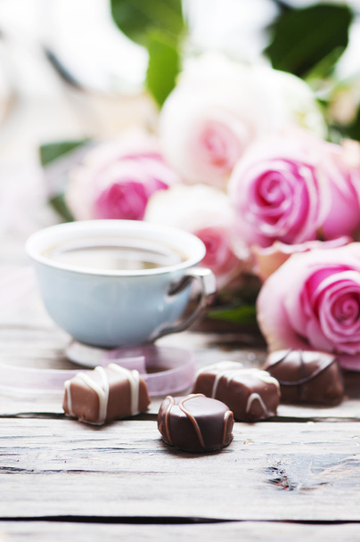 Pink roses, coffee and chocolate - Fotó, kép