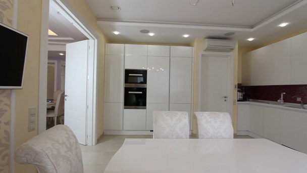 Luxus-Wohnung moderne Küche Interieur. - Filmmaterial, Video