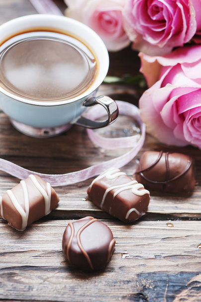 Pink roses, coffee and chocolate - Foto, immagini