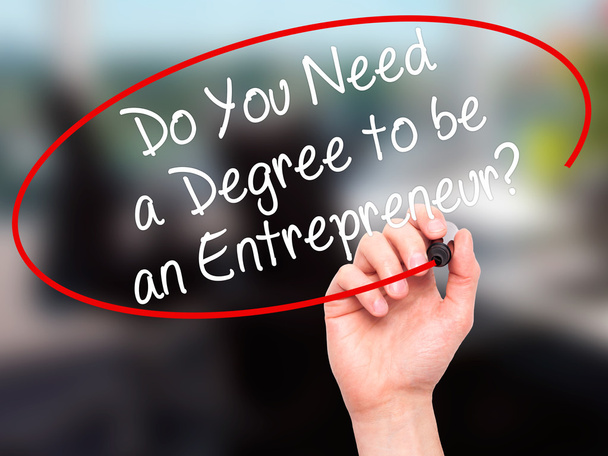 Man Hand writing Do You Need a Degree to be an Entrepreneur? wit - Foto, afbeelding