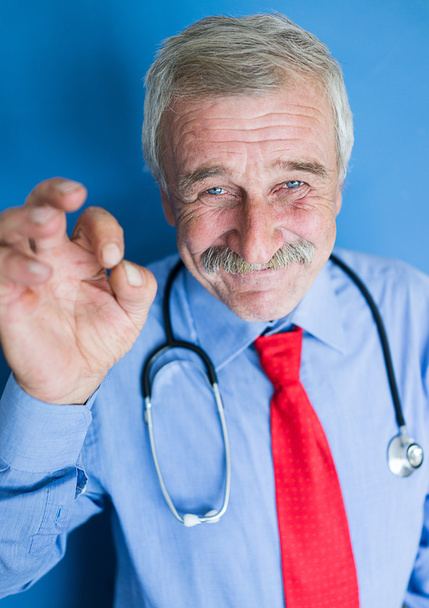Portrait of a senior doctor - Foto, afbeelding