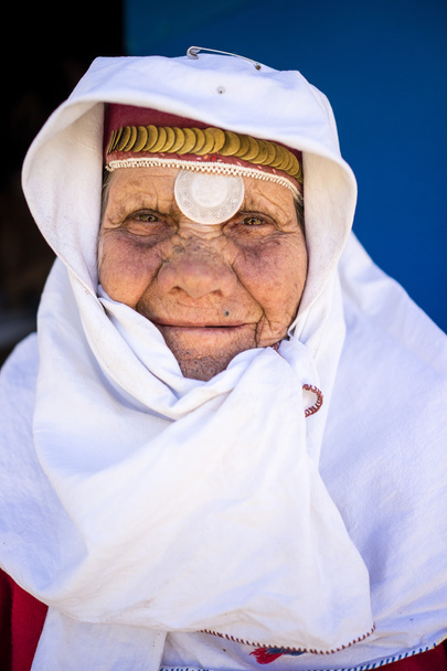 Very old woman in traditional clothes - Foto, Bild