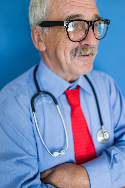 Portrait of a senior doctor - Foto, afbeelding