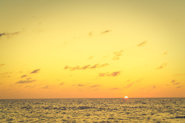 Günbatımı ile deniz ve plaj - Fotoğraf, Görsel