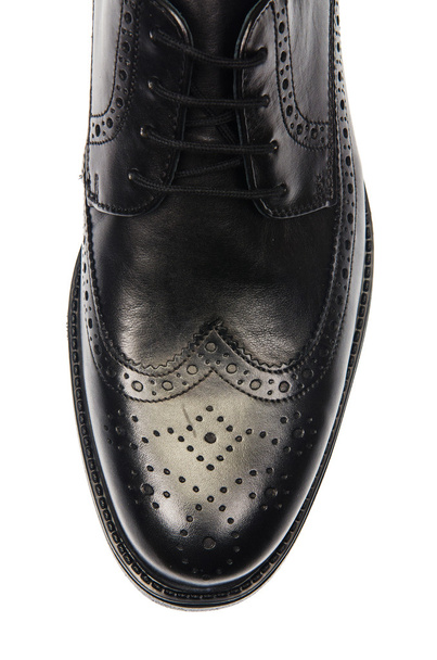 Tip van mannelijke schoenen geïsoleerd op wit - Foto, afbeelding