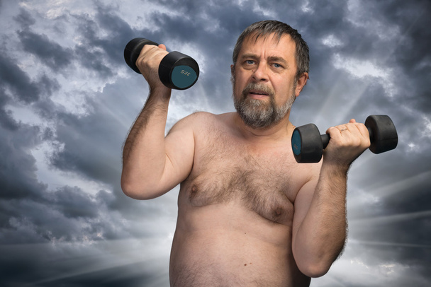 anciano gordo ejercicio con mancuernas
 - Foto, Imagen