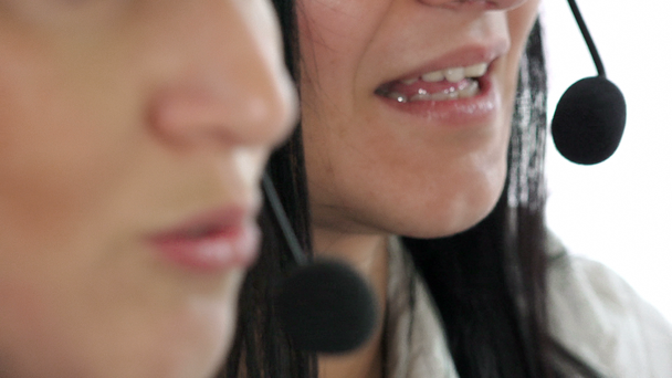 γυναίκες στην εργασία σε το τηλεφωνικό κέντρο - Πλάνα, βίντεο