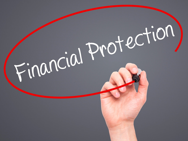 Mies Käsin kirjoittaminen Financial Protection musta merkki visuassa
 - Valokuva, kuva
