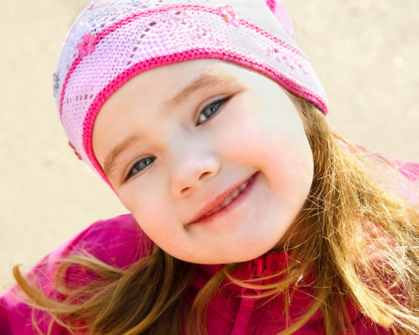 Portrait of smiling little girl outdoors on a spring day - Foto, imagen