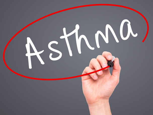 Mies Käsin kirjoittaminen Astma musta merkki visuaalisella näytöllä
 - Valokuva, kuva