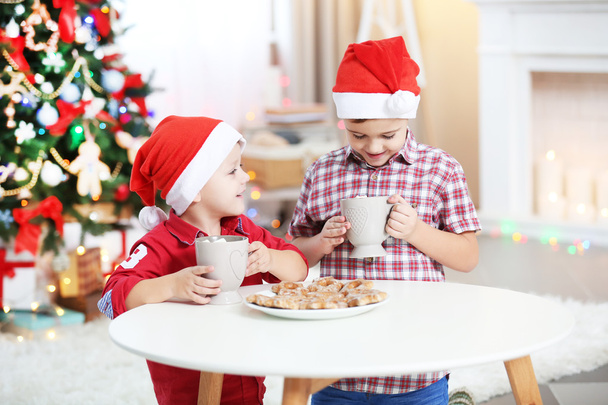 Two cute small brothers on Christmas - Zdjęcie, obraz