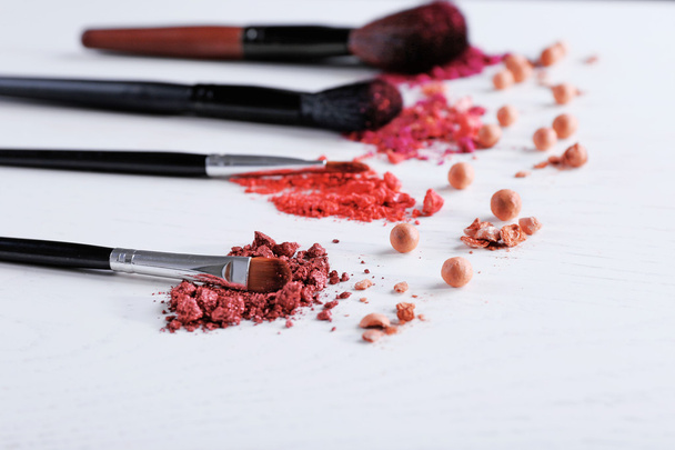 Makeup tools with powder  - Foto, afbeelding