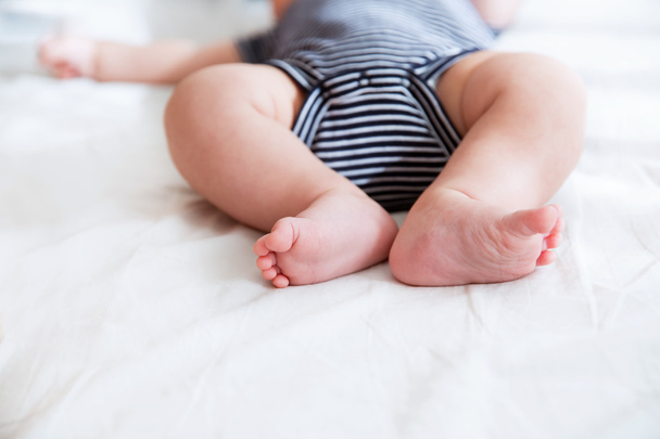 Close-up legs of a newborn baby - Foto, Imagem