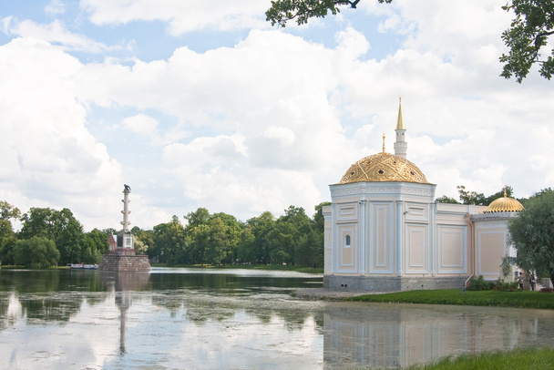 Columna de Chesme y Pabellón "Baño turco". Tsarskoye Selo (Pushk
 - Foto, imagen