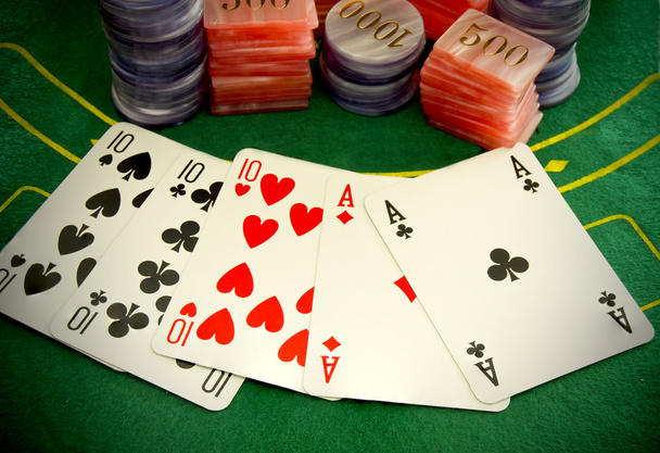 Poker cards and chips - Foto, afbeelding