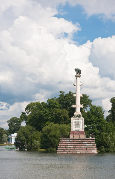 Turks kolom in Tsarskoje selo herdenkt drie Russische Marine - Foto, afbeelding