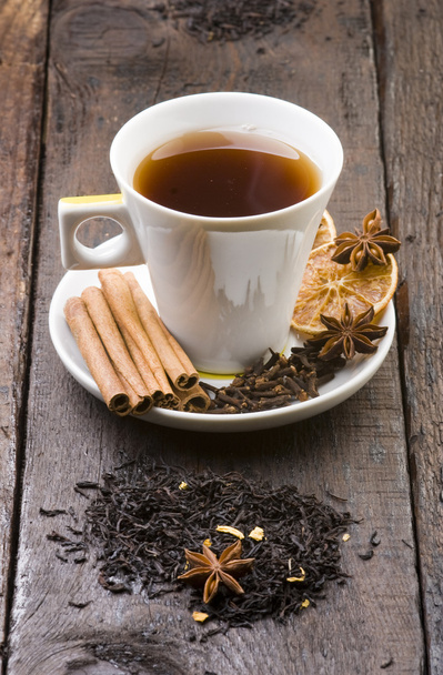 Taza de té con hierbas y especias
 - Foto, imagen