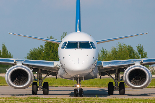 Business Jet s dva proudové motory, přední pohled. obchod, cestování koncepce - Fotografie, Obrázek