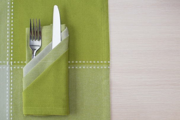 green napkin knife and fork - Foto, afbeelding