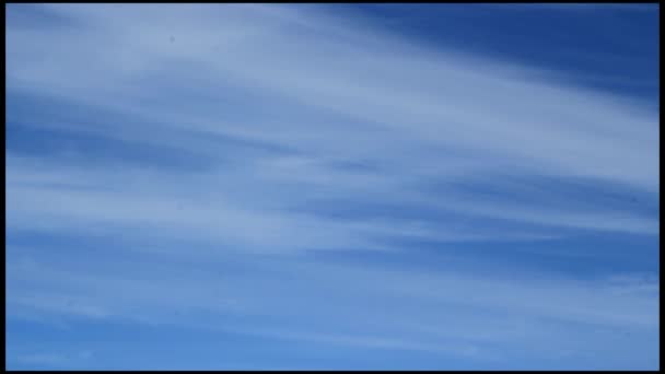 Beyaz bulutlu mavi gökyüzü - Video, Çekim