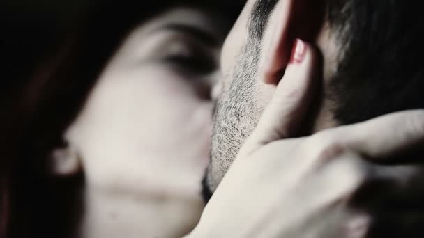 Namiętne pocałunki seksualne - Materiał filmowy, wideo
