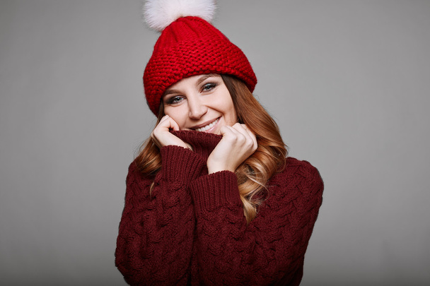 Retrato de mulher ruiva bonita em suéter
 - Foto, Imagem