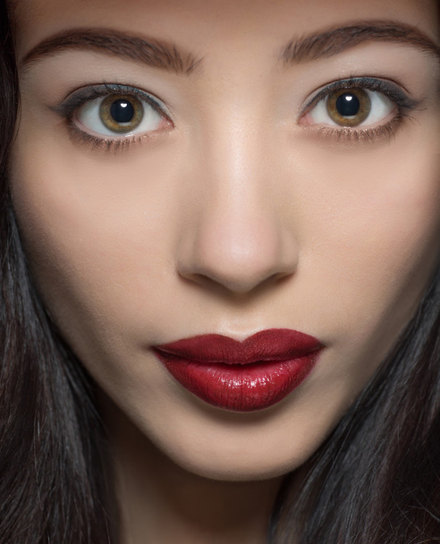 Portrait of fashion lady with dark red lips - Foto, Imagen