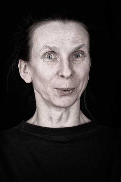 Waarderend volwassen vrouw expressie portret - Foto, afbeelding