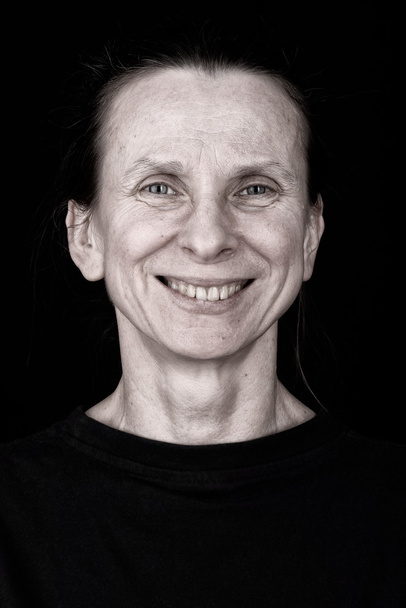 Gülümseyen mutlu yetişkin kadın - Fotoğraf, Görsel