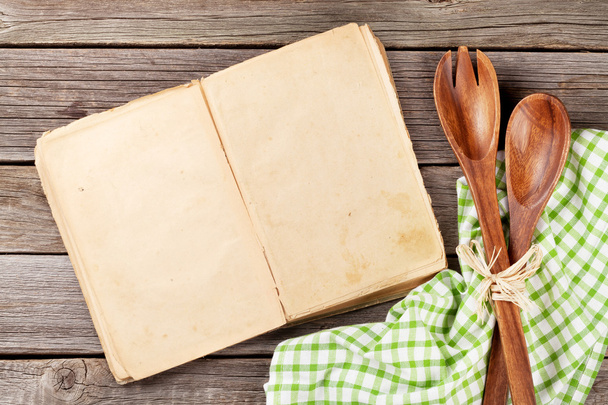 Пустая винтажная кулинарная книга и посуда
 - Фото, изображение