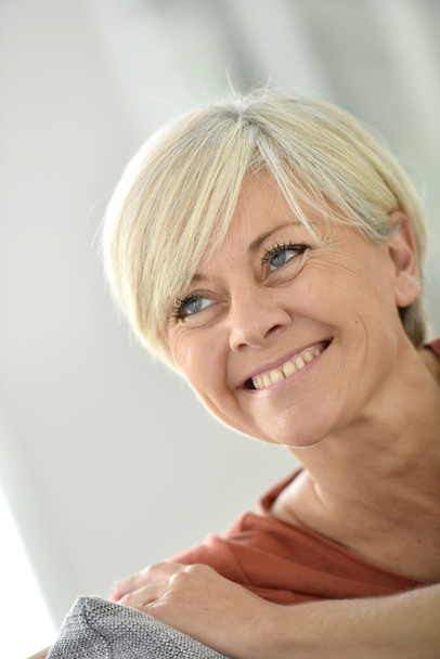 smiling blond senior woman - Foto, afbeelding