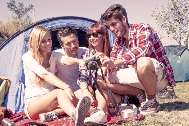group of young adult watching photos on digital camera - Foto, Imagen