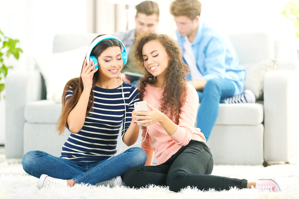 Two teenager girls listening to music  - Фото, зображення