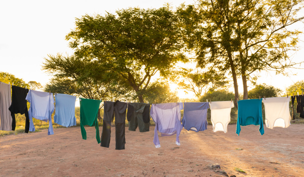 Lavandería Secado en la línea de ropa al aire libre - Foto, imagen