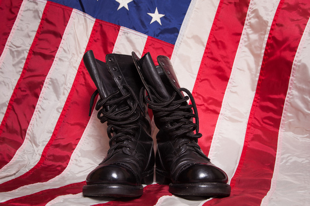 Бойові чоботи з прапором
 - Фото, зображення