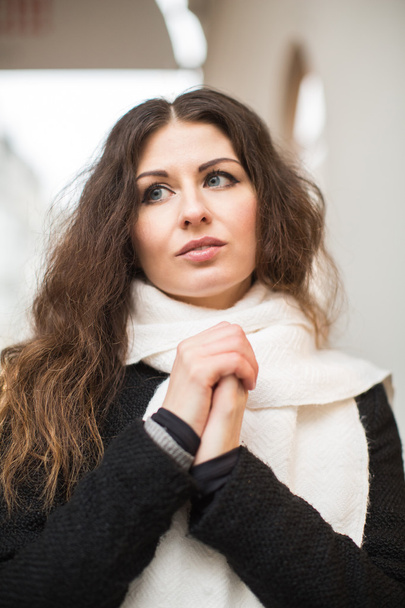 Portrait woman with long curly hair posing outdoors.  - Valokuva, kuva
