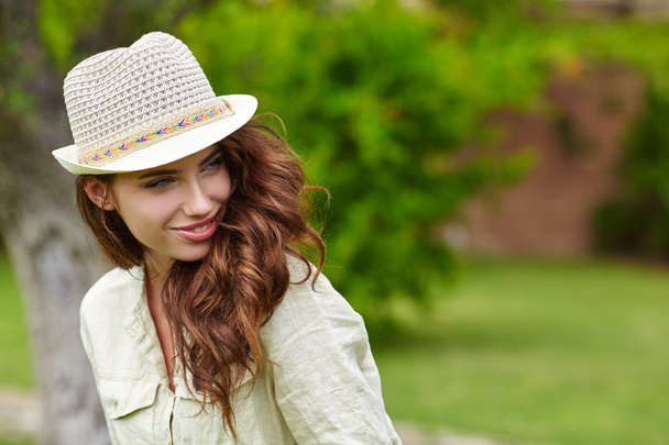 portrait of girl with hat - Фото, зображення