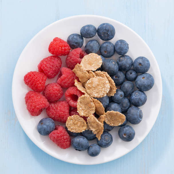 blueberries, raspberries and wholegrain flakes - 写真・画像