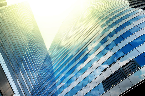 近代的なビジネスビルでガラス、高層ビルの建築のビジネス ・ コンセプト - 写真・画像