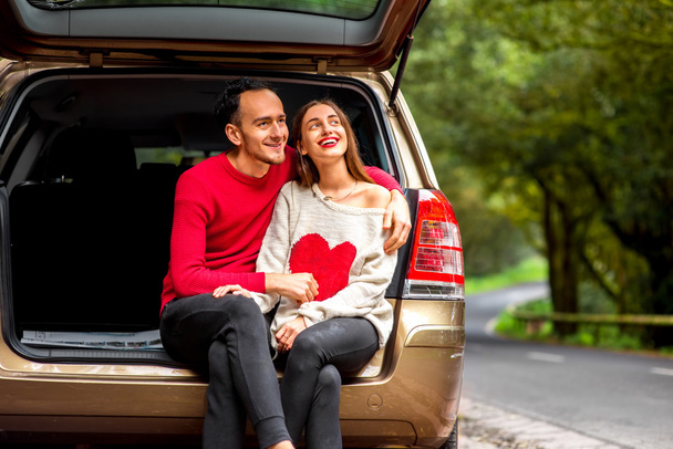 Couple traveling by car - Foto, Imagen